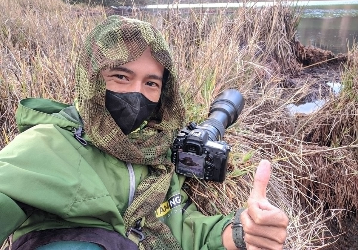 Ari Hidayat is now a nature photographer, particularly of birds, and a conservation activist. He was formerly a wildlife trader. Image via Ari Hidayat Doc.